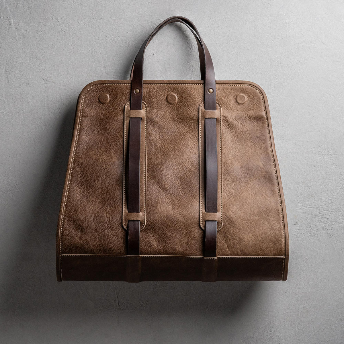 Kaminholztasche aus braunem Leder