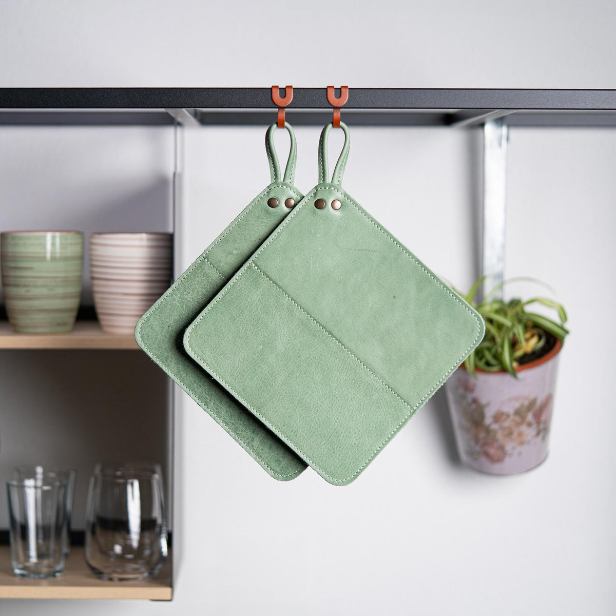 2 x Ledertopflappen